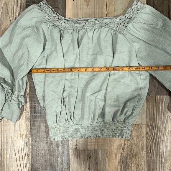 Listicle Green Ruffled Sleeve top - Picture 3 of 4